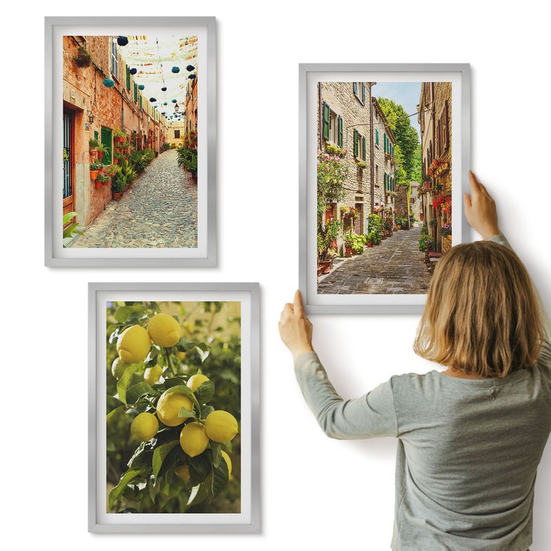 Galeria ścienna 3-częściowy komplet obrazów w srebrnych ramach - Urokliwe uliczki z kwiatami i cytrynami w tle - ArtPrintCave
