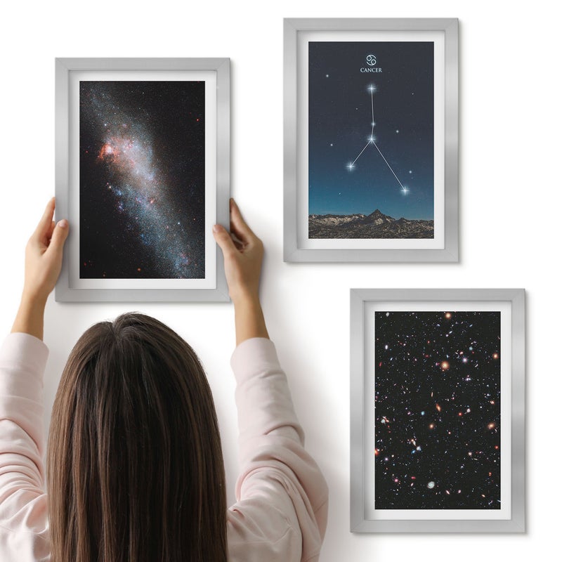 Galeria ścienna 3-częściowy komplet obrazów w srebrnych ramach - Kosmos z galaktyką konstelacją Raka i gwiazdami - ArtPrintCave