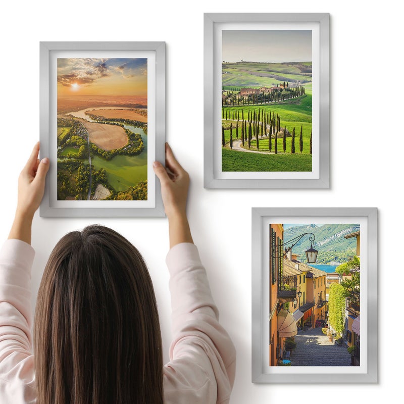 Galeria ścienna 3-częściowy komplet obrazów w srebrnych ramach - Włoskie krajobrazy z rzeką wzgórzami i miejską uliczką - ArtPrintCave