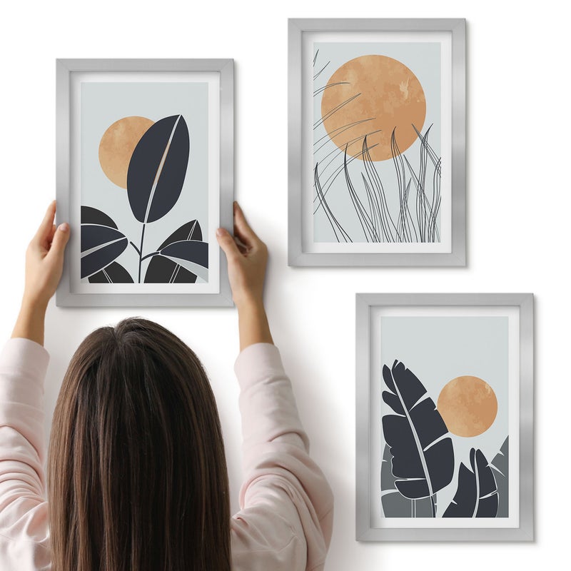 Galeria ścienna 3-częściowy komplet obrazów w srebrnych ramach - Roślinne wzory z dużymi słońcami styl minimalistyczny - ArtPrintCave