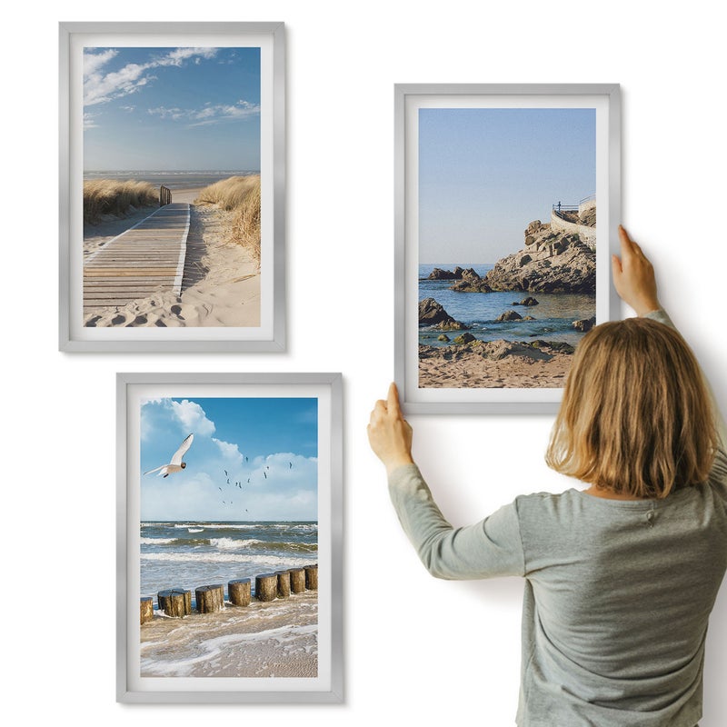 Galeria ścienna 3-częściowy komplet obrazów w srebrnych ramach - Plaża z drewnianą ścieżką morze i klify nadmorskie - ArtPrintCave