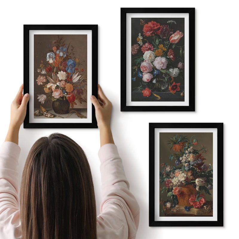 Galeria ścienna 3-częściowy komplet obrazów w czarnych ramach - Kwiaty w wazonach różnorodne kompozycje roślinne vintage - ArtPrintCave