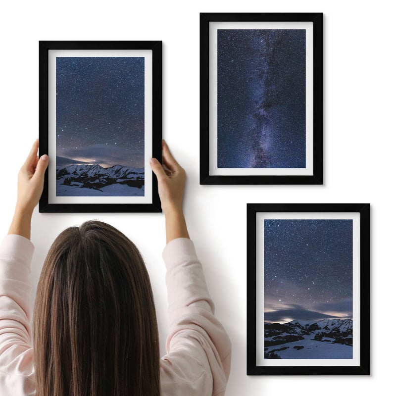 Galeria ścienna 3-częściowy komplet obrazów w czarnych ramach - Nocne niebo z gwiazdami i górskim krajobrazem - ArtPrintCave