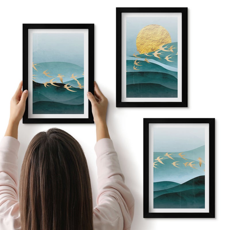 Galeria ścienna 3-częściowy komplet obrazów w czarnych ramach - Abstrakcyjne pejzaże fal słońca i lecących ptaków - ArtPrintCave