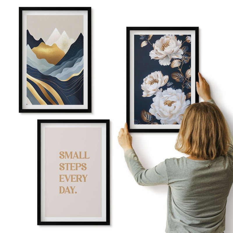 Galeria ścienna 3-częściowy komplet obrazów w czarnych ramach - Abstrakcyjne góry kwiaty i inspirujący napis - ArtPrintCave