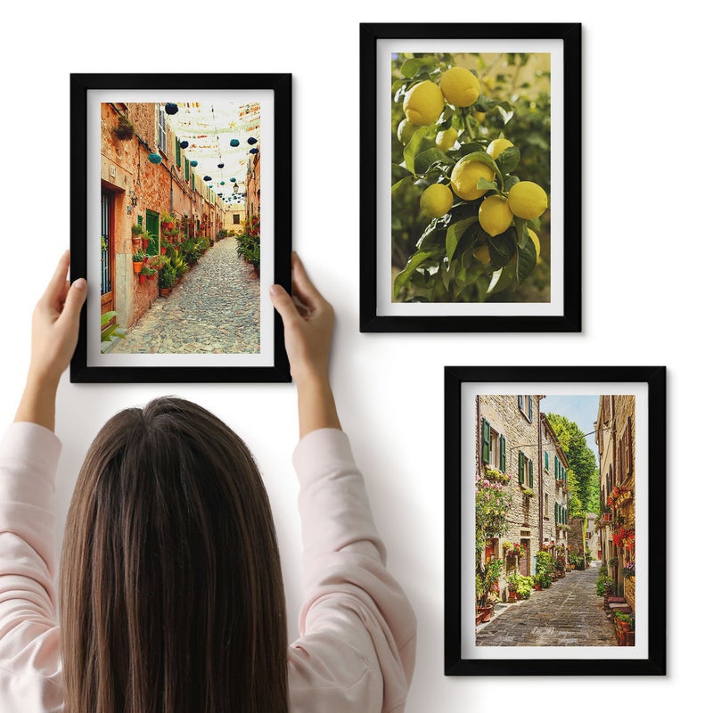 Galeria ścienna 3-częściowy komplet obrazów w czarnych ramach - Urokliwe uliczki z kwiatami i cytrynami w tle - ArtPrintCave