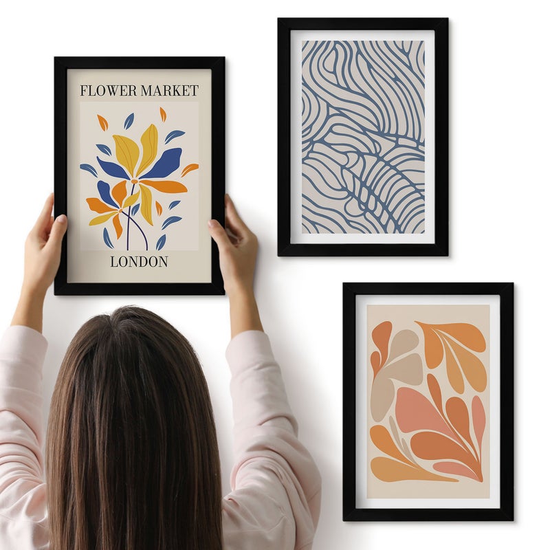 Galeria ścienna 3-częściowy komplet obrazów w czarnych ramach - Kwiaty w stylu nowoczesnym z abstrakcyjnymi wzorami - ArtPrintCave