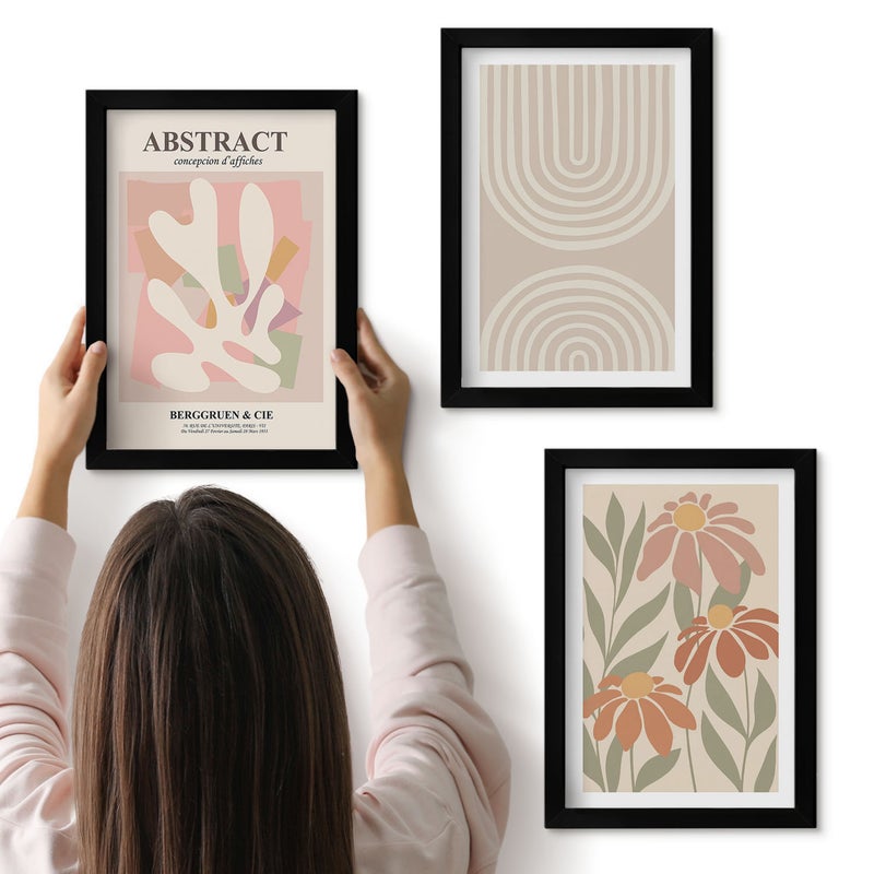 Galeria ścienna 3-częściowy komplet obrazów w czarnych ramach - Abstrakcyjne kształty z roślinnymi motywami w pastelach - ArtPrintCave