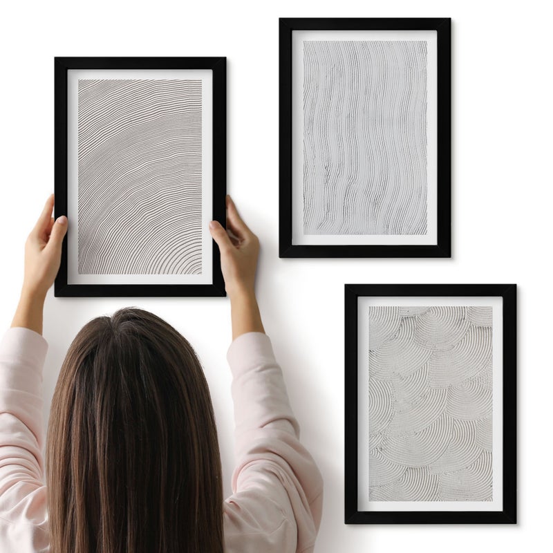 Galeria ścienna 3-częściowy komplet obrazów w czarnych ramach - Wzory na piasku linearne struktury geometryczne - ArtPrintCave
