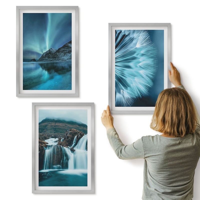 Galeria ścienna 3-częściowy komplet obrazów w srebrnych ramach - Zimowe pejzaże z wodospadami i zorzami polarnymi - ArtPrintCave