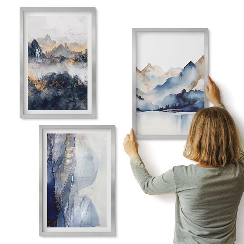 Galeria ścienna 3-częściowy komplet obrazów w srebrnych ramach - Górskie krajobrazy z niebieskimi i szarymi tonami - ArtPrintCave