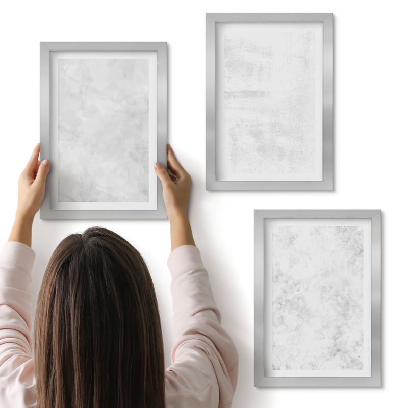 Galeria ścienna 3-częściowy komplet obrazów w srebrnych ramach - Białe plamy na płótnie minimalistyczne tła - ArtPrintCave