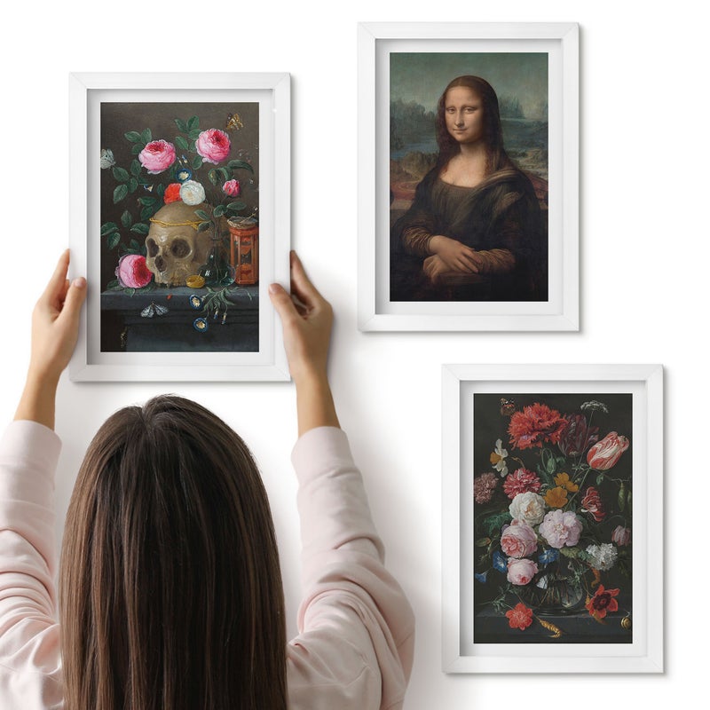 Galeria ścienna 3-częściowy komplet obrazów w białych ramach - Vintage kwiaty czaszka i portret Mona Lisy Leonardo da Vinci - ArtPrintCave