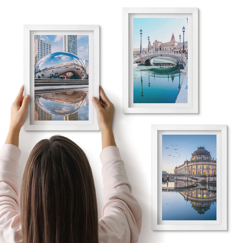 Galeria ścienna 3-częściowy komplet obrazów w białych ramach - Architektura miast z odbiciem w wodzie - ArtPrintCave