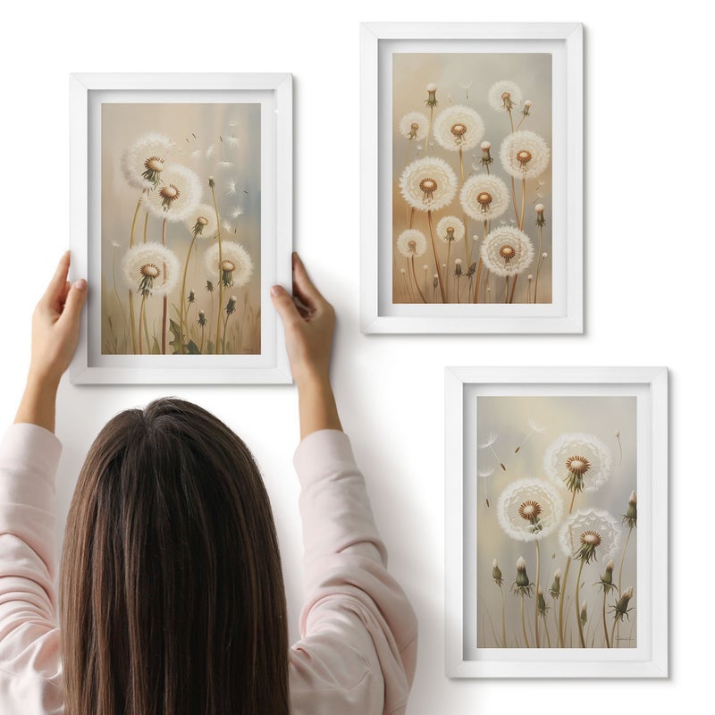 Galeria ścienna 3-częściowy komplet obrazów w białych ramach - Białe dmuchawce na tle jasnych kolorów - ArtPrintCave