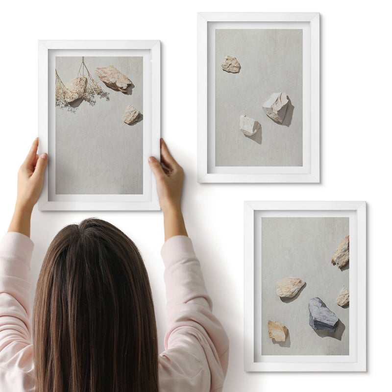 Galeria ścienna 3-częściowy komplet obrazów w białych ramach - Boho kamienie na plaży mminimalistyczne dekoracje - ArtPrintCave