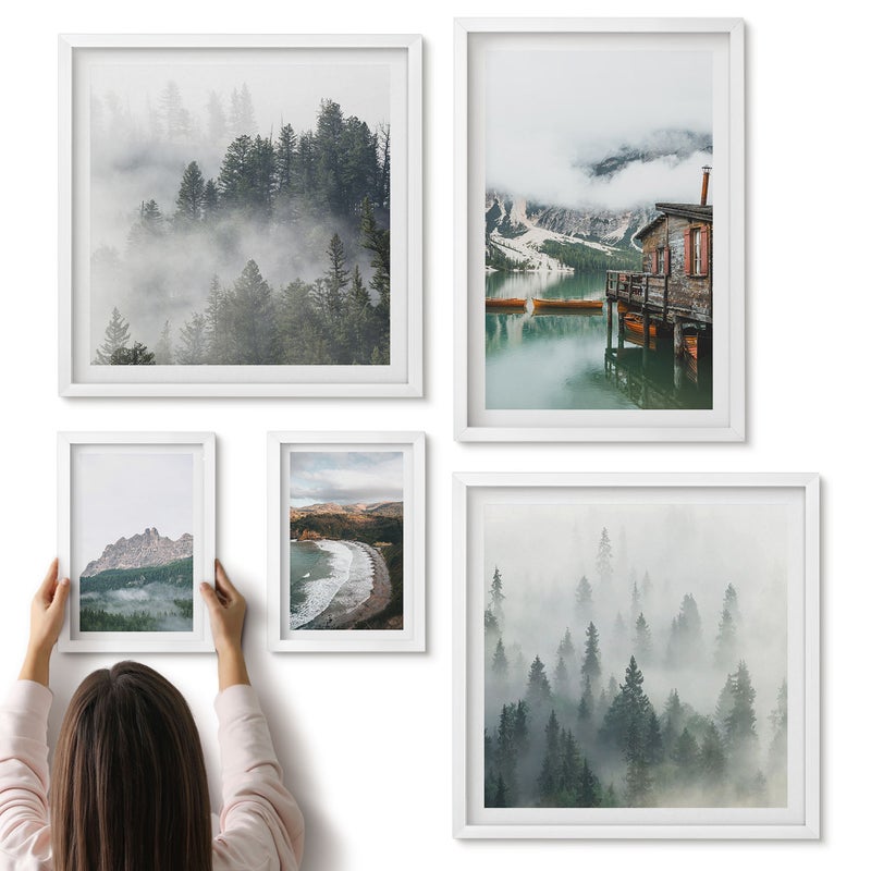 Galeria ścienna 5-częściowy komplet obrazów w białych ramach - Górskie krajobrazy z domkami nad wodą i lasami - ArtPrintCave