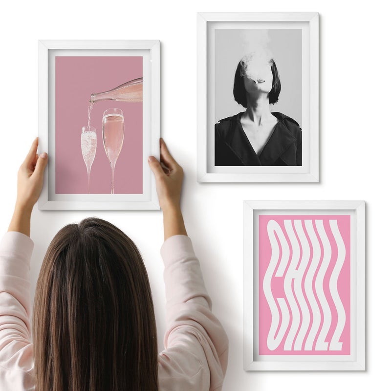Galeria ścienna 3-częściowy komplet obrazów w białych ramach - Stylowy portret kobiety szampan relaks - ArtPrintCave
