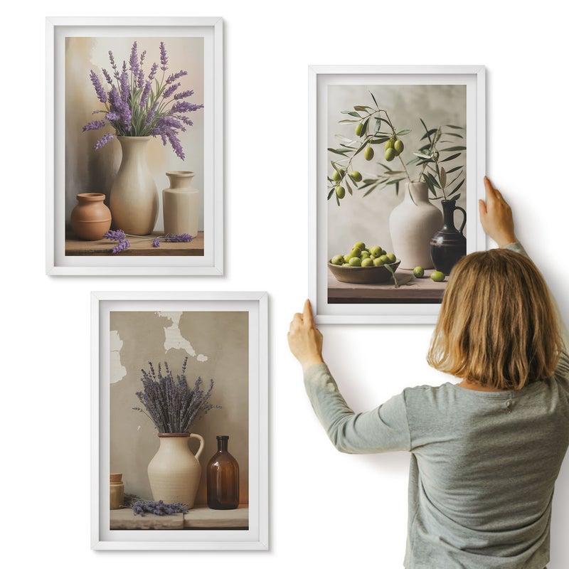 Galeria ścienna 3-częściowy komplet obrazów w białych ramach - Kwiaty w wazonach oliwki i naturalne dekoracje - ArtPrintCave