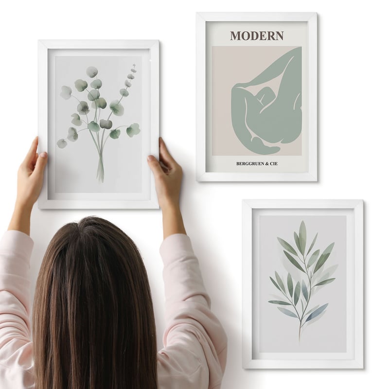Galeria ścienna 3-częściowy komplet obrazów w białych ramach - Roślinne motywy w delikatnych odcieniach zieleni - ArtPrintCave