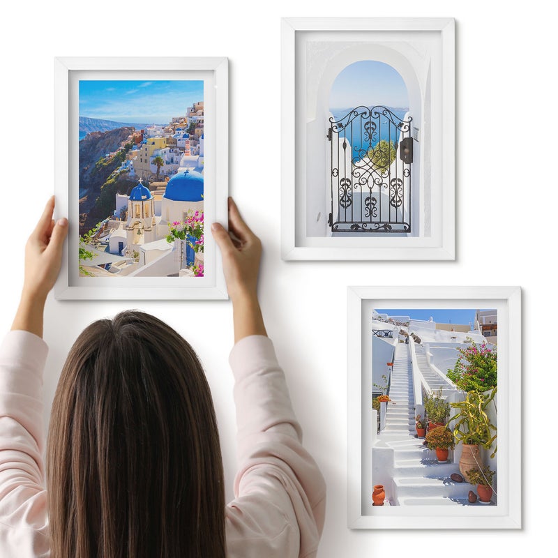 Galeria ścienna 3-częściowy komplet obrazów w białych ramach - Widoki na Santorini Grecka architektura miasta Oia - ArtPrintCave