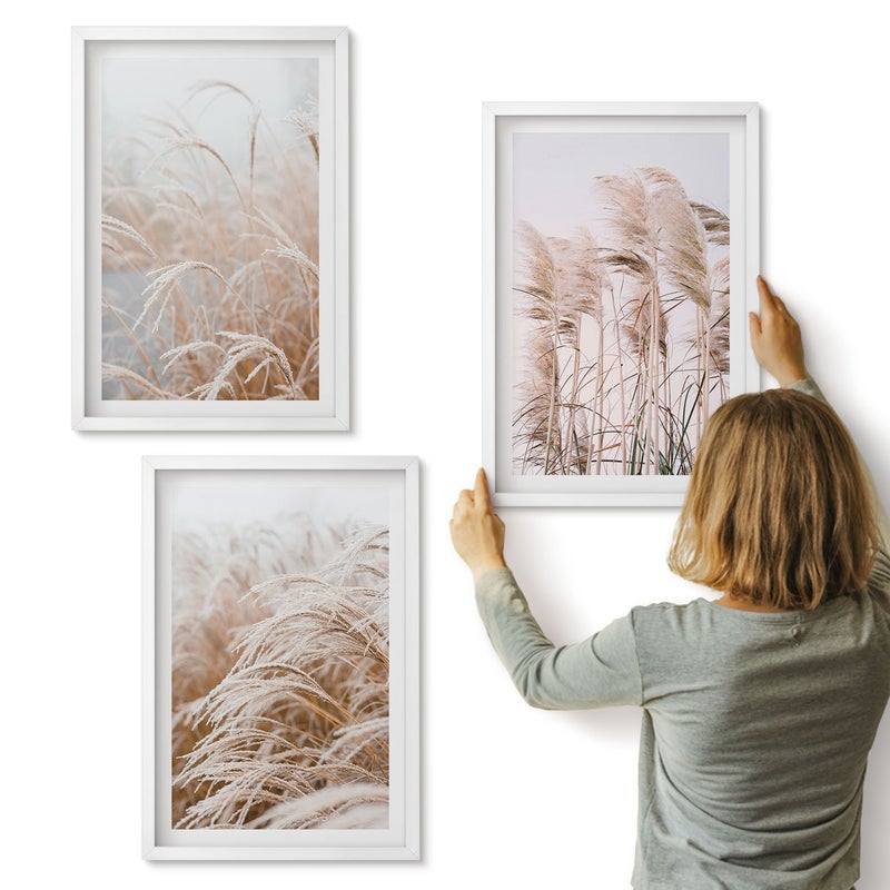 Galeria ścienna 3-częściowy komplet obrazów w białych ramach - Pola traw w delikatnych odcieniach brązu i beżu - ArtPrintCave