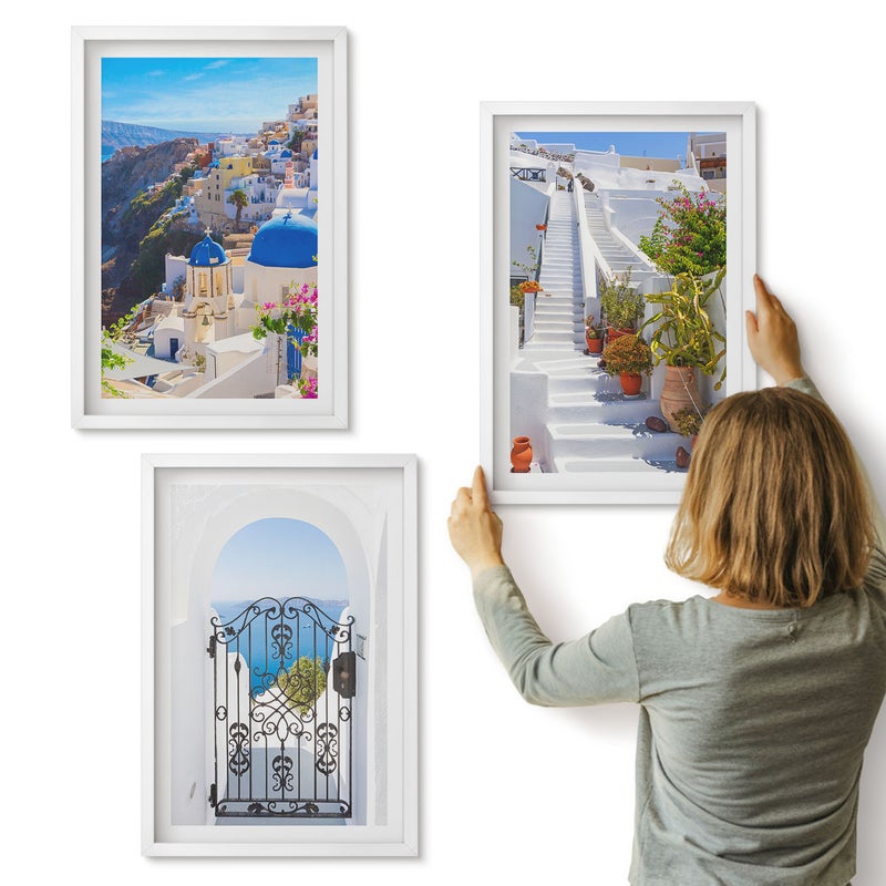 Galeria ścienna 3-częściowy komplet obrazów w białych ramach - Widoki na Santorini Grecka architektura miasta Oia - ArtPrintCave