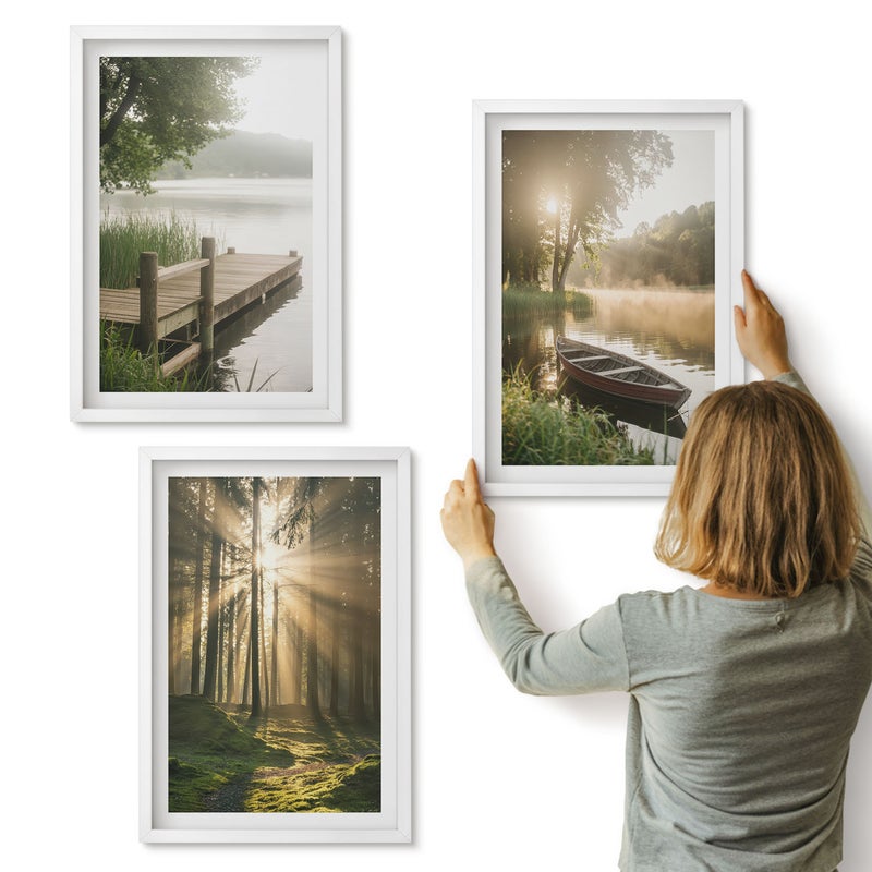 Galeria ścienna 3-częściowy komplet obrazów w białych ramach - Spokojne jezioro las i łódka w porannej mgle - ArtPrintCave