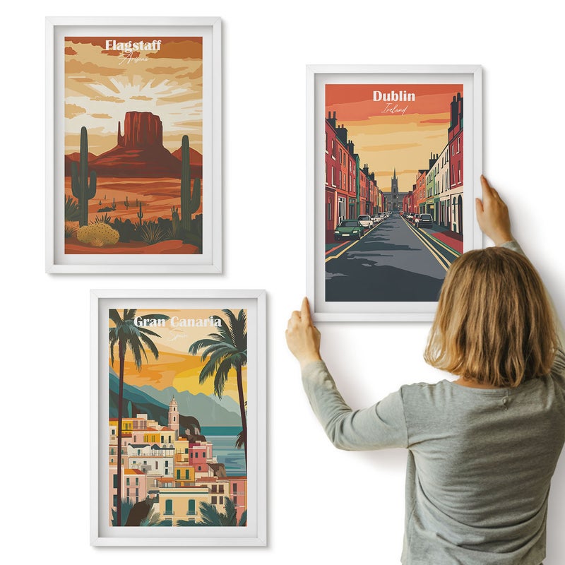 Galeria ścienna 3-częściowy komplet obrazów w białych ramach - Krajobrazy miast i natury w ciepłych kolorach - ArtPrintCave