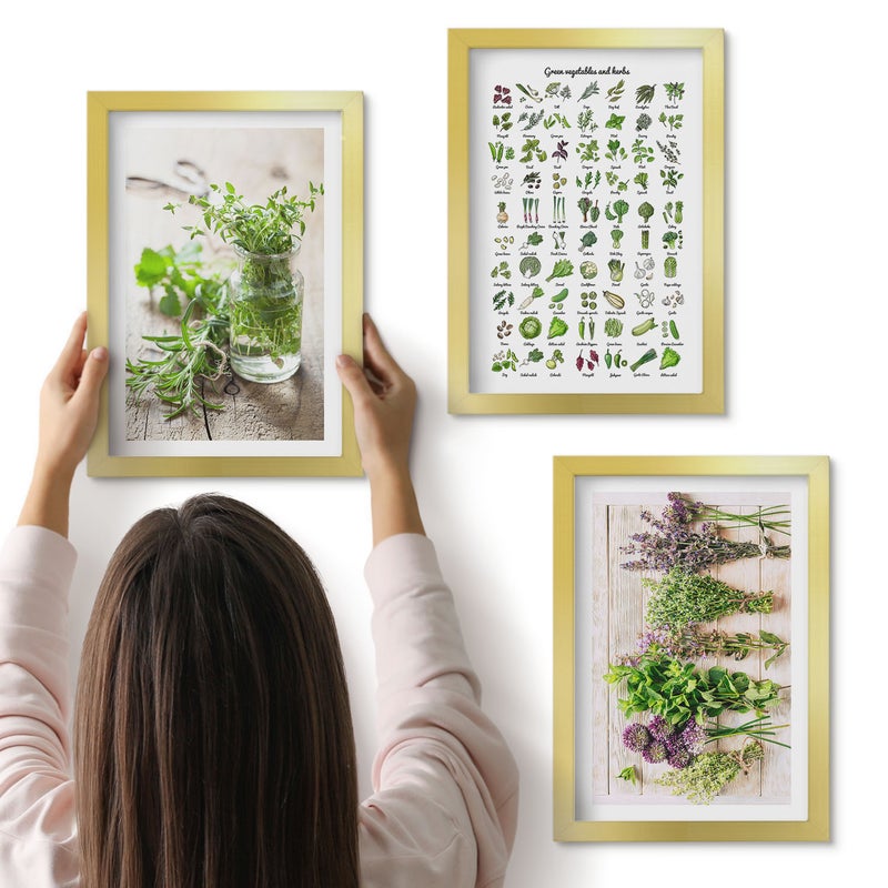 Galeria ścienna 3-częściowy komplet obrazów w złotych ramach - Suszone rośliny do kuchni lista ziół - ArtPrintCave