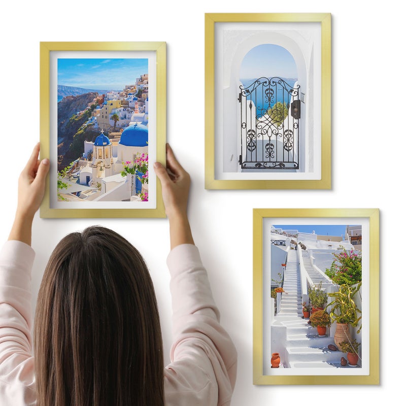 Galeria ścienna 3-częściowy komplet obrazów w złotych ramach - Widoki na Santorini Grecka architektura miasta Oia - ArtPrintCave