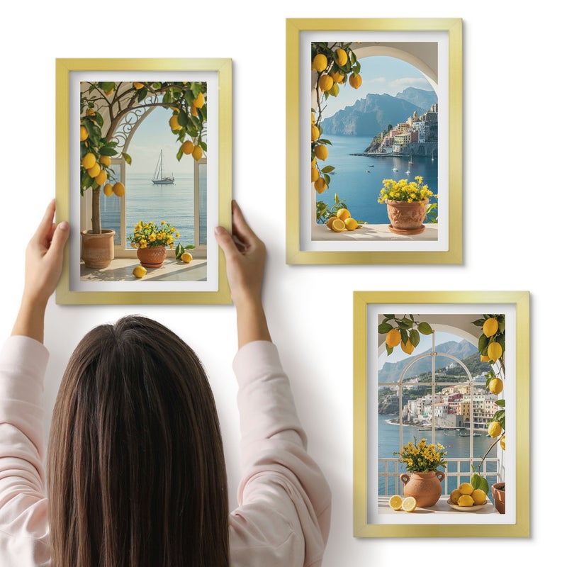 Galeria ścienna 3-częściowy komplet obrazów w złotych ramach - Morze miasteczko cytryny i kwiaty w doniczkach - ArtPrintCave