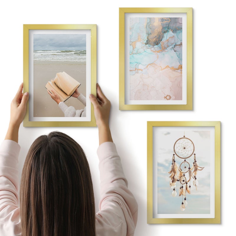 Galeria ścienna 3-częściowy komplet obrazów w złotych ramach - Abstrakcja morze czytanie książki i łapacz snów boho - ArtPrintCave