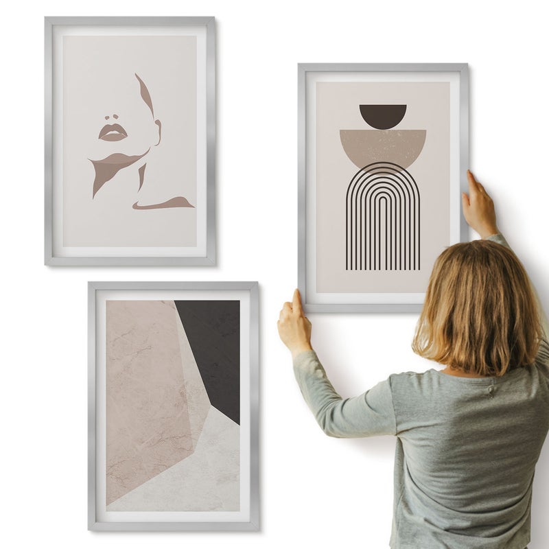 Galeria ścienna 3-częściowy komplet obrazów w srebrnych ramach - Abstrakcyjne geometryczne kształty i twarz kobiety - ArtPrintCave