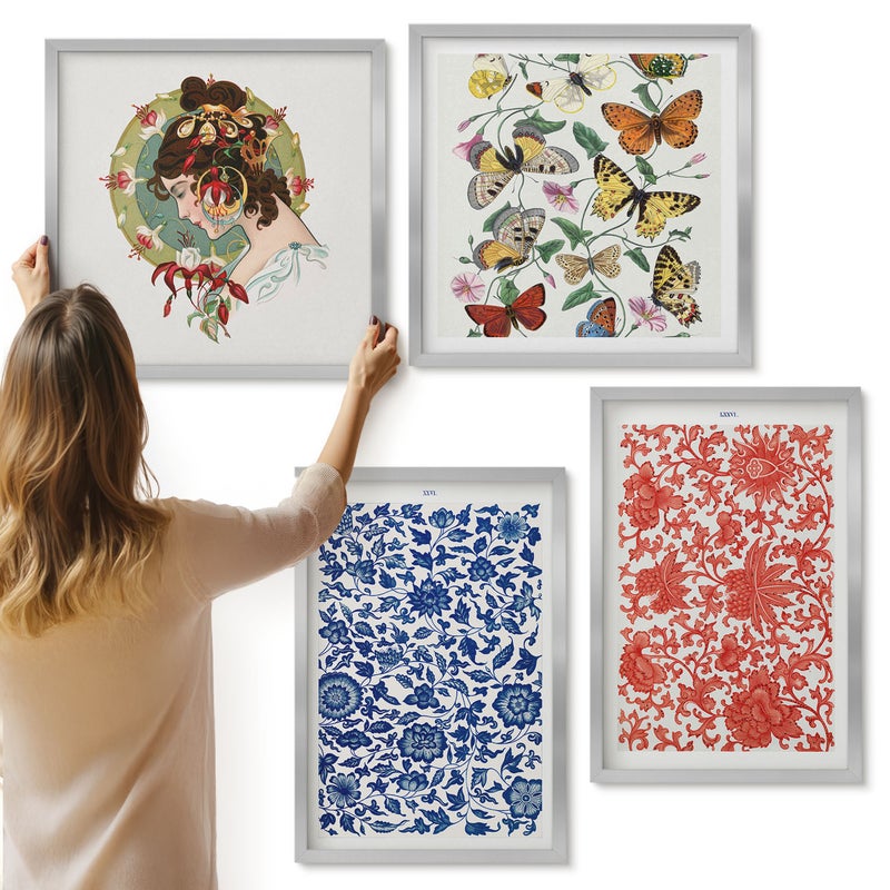 Galeria ścienna 4-częściowy komplet obrazów w srebrnych ramach - Vintage kwiaty motyle i ornamenty postery - ArtPrintCave