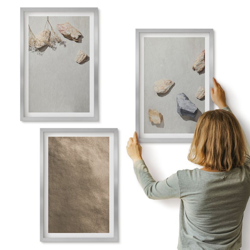 Galeria ścienna 3-częściowy komplet obrazów w srebrnych ramach - Kamienie na plaży naturalne struktury - ArtPrintCave