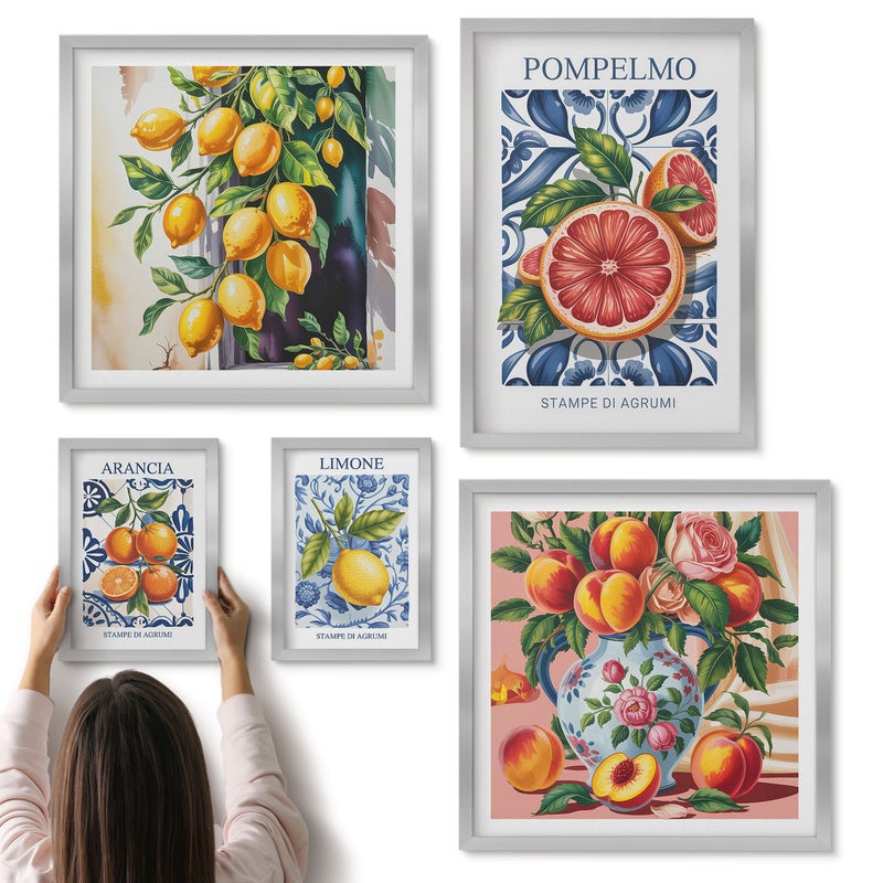 Galeria ścienna 5-częściowy komplet obrazów w srebrnych ramach - Słoneczne akcenty z owocami cytrusowymi w stylu vintage - ArtPrintCave
