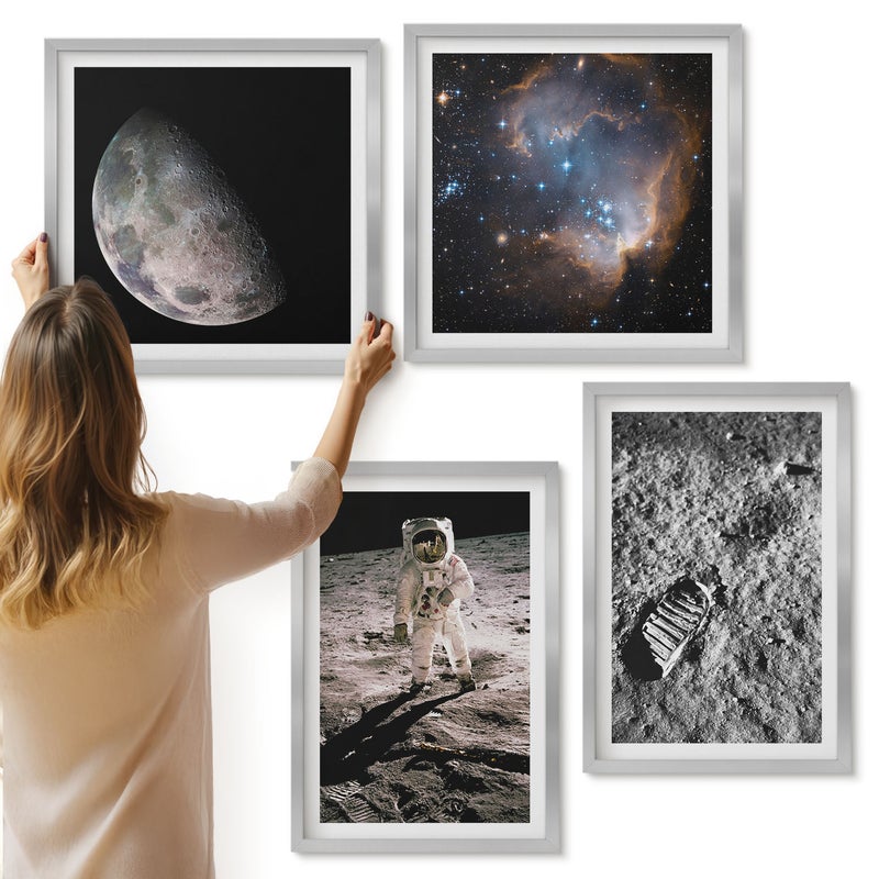 Galeria ścienna 4-częściowy komplet obrazów w srebrnych ramach - Astronauta na Księżycu ślad stopy zdjęcia - ArtPrintCave