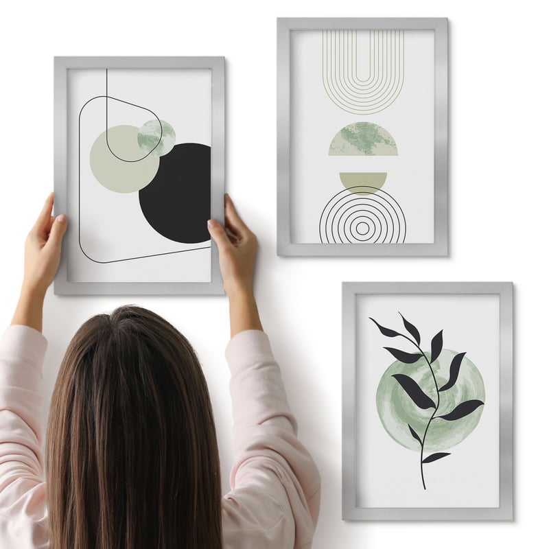 Galeria ścienna 3-częściowy komplet obrazów w srebrnych ramach - Abstrakcyjne kształty i roślinne motywy w zieleni - ArtPrintCave