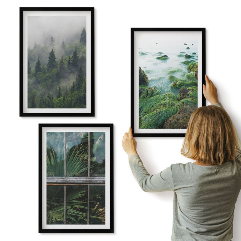 Galeria ścienna 3-częściowy komplet obrazów w czarnych ramach - Las we mgle brzeg rzeki i szklarnia z roślinami - ArtPrintCave