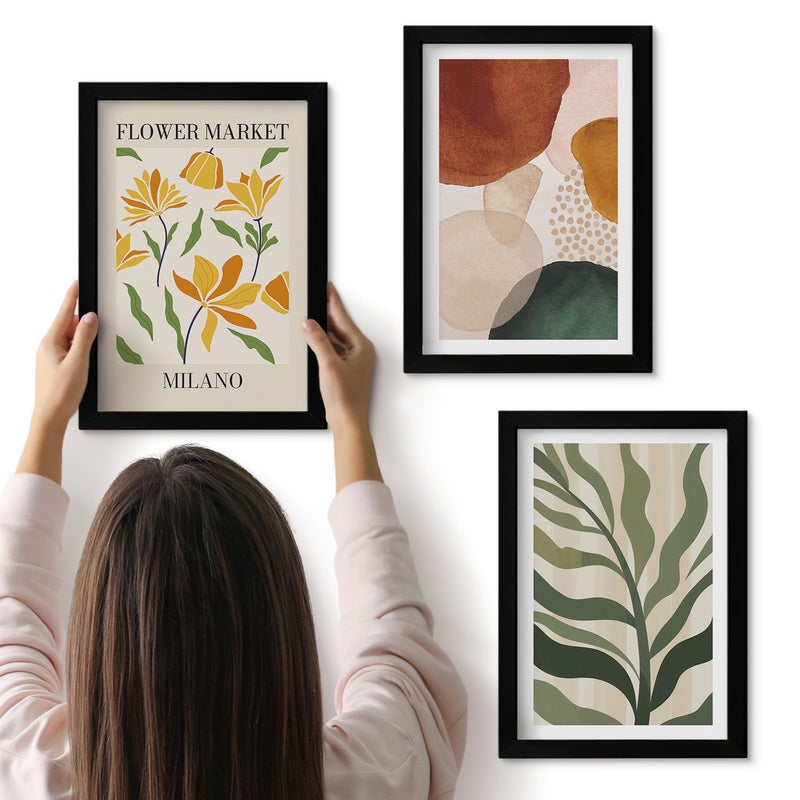 Galeria ścienna 3-częściowy komplet obrazów w czarnych ramach - Kwiatowe motywy z abstrakcyjnymi kształtami i liśćmi - ArtPrintCave