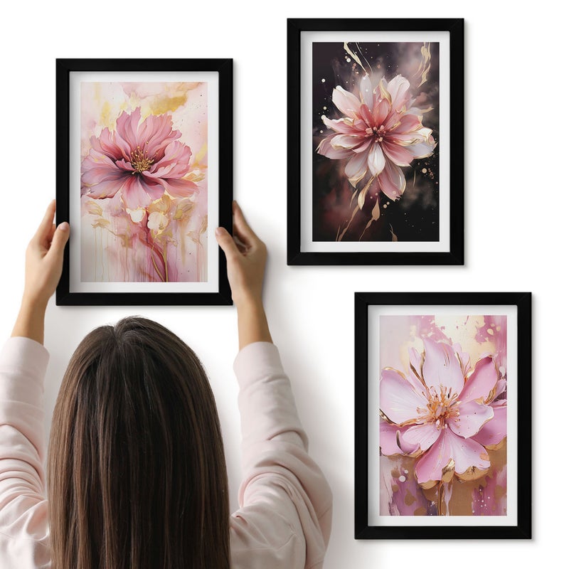 Galeria ścienna 3-częściowy komplet obrazów w czarnych ramach - Kwiatowe kompozycje w odcieniach różu i bieli - ArtPrintCave