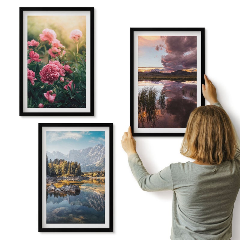 Galeria ścienna 3-częściowy komplet obrazów w czarnych ramach - Kwiaty w ogrodzie góry i spokojna tafla wody - ArtPrintCave