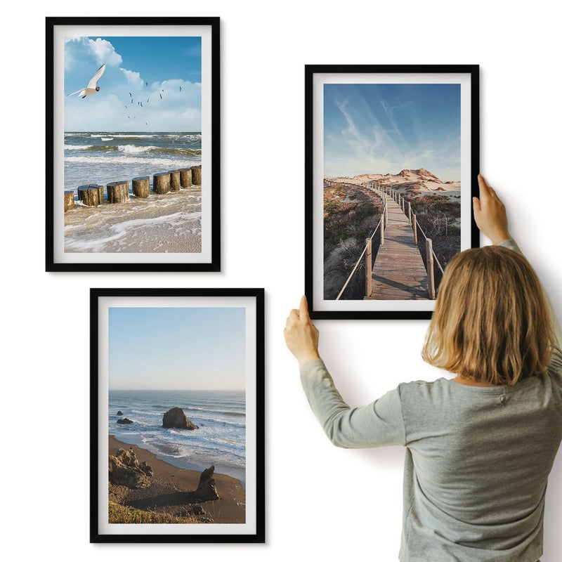 Galeria ścienna 3-częściowy komplet obrazów w czarnych ramach - Widok plaży z falami niebem i molo spacerowym - ArtPrintCave