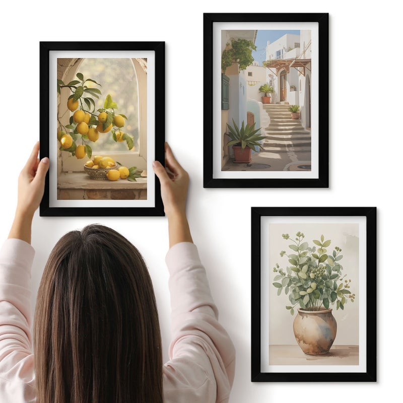 Galeria ścienna 3-częściowy komplet obrazów w czarnych ramach - Cytryny w wazonie i rośliny w białej architekturze - ArtPrintCave