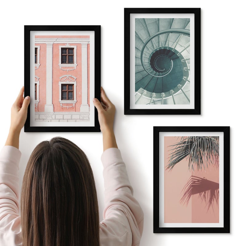 Galeria ścienna 3-częściowy komplet obrazów w czarnych ramach - Architektura w pastelowych odcieniach i wzory spiralne - ArtPrintCave