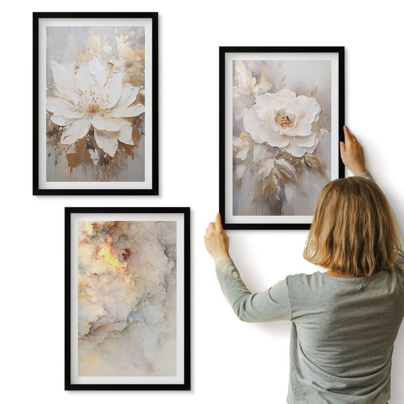 Galeria ścienna 3-częściowy komplet obrazów w czarnych ramach - Kwiaty na jasnym tle z abstrakcyjnymi wzorami - ArtPrintCave