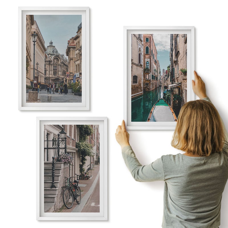 Galeria ścienna 3-częściowy komplet obrazów w białych ramach - Weneckie uliczki miast z architekturą i wodą - ArtPrintCave