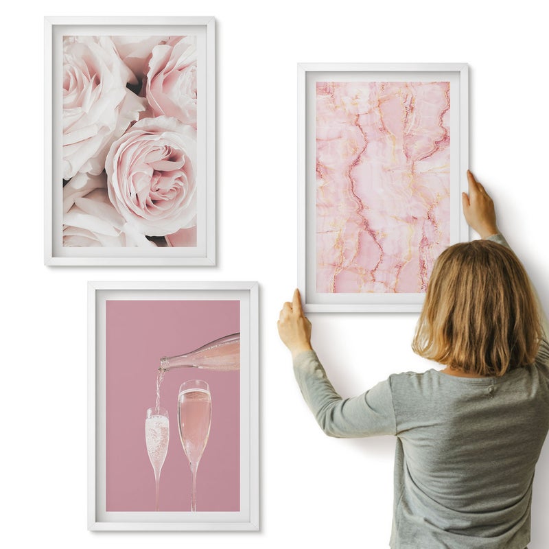 Galeria ścienna 3-częściowy komplet obrazów w białych ramach - Róże szampan i marmurowe tło w pastelowych kolorach - ArtPrintCave