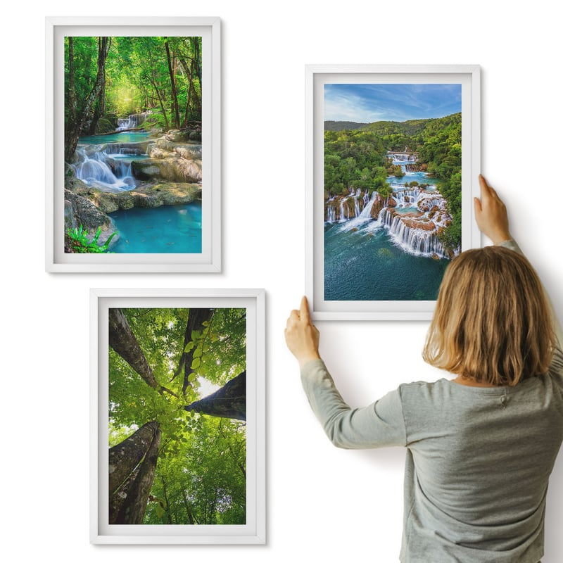 Galeria ścienna 3-częściowy komplet obrazów w białych ramach - Wodospady w zielonym lesie z krystalicznie czystą wodą - ArtPrintCave
